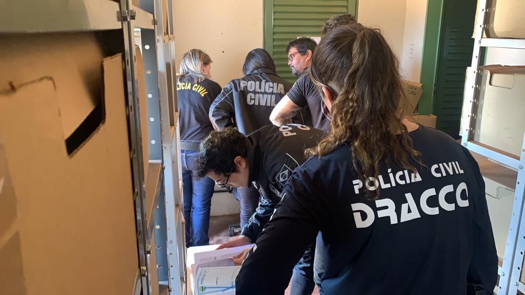 Olhar 67 - Polícia Civil cumpre mandados de busca e apreensão na prefeitura de Selvíria