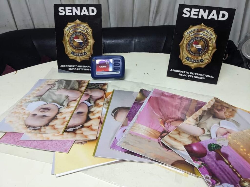 Polícia apreende fotos de valor sentimental que escondiam cocaína em aeroporto do Paraguai 2 Olhar 67 - Polícia apreende fotos de valor sentimental que escondiam cocaína em aeroporto do Paraguai