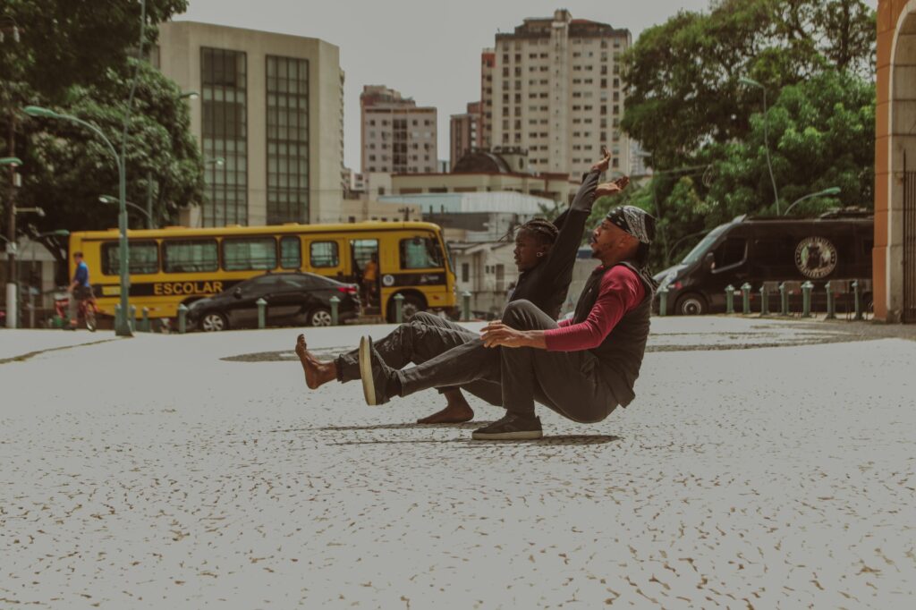 Olhar 67 - Espetáculos premiados ‘Fio do Meio/Vertigem’ da carioca Cia Gente serão apresentados na Ary Coelho e no SESC Cultura