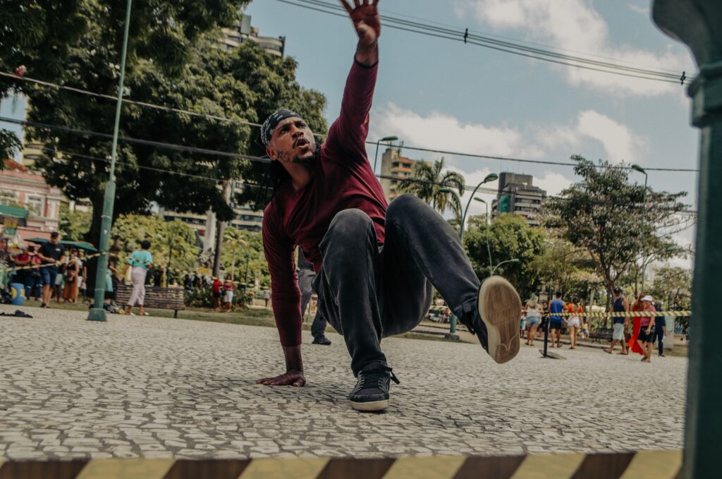 Olhar 67 - Espetáculos premiados ‘Fio do Meio/Vertigem’ da carioca Cia Gente serão apresentados na Ary Coelho e no SESC Cultura