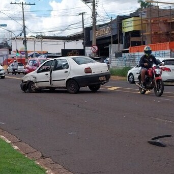Acidente na avenida Ceará causa transtornos a motoristas na tarde desta quarta-feira 1 Olhar 67 - Acidente na avenida Ceará causa transtornos a motoristas na tarde desta quarta-feira