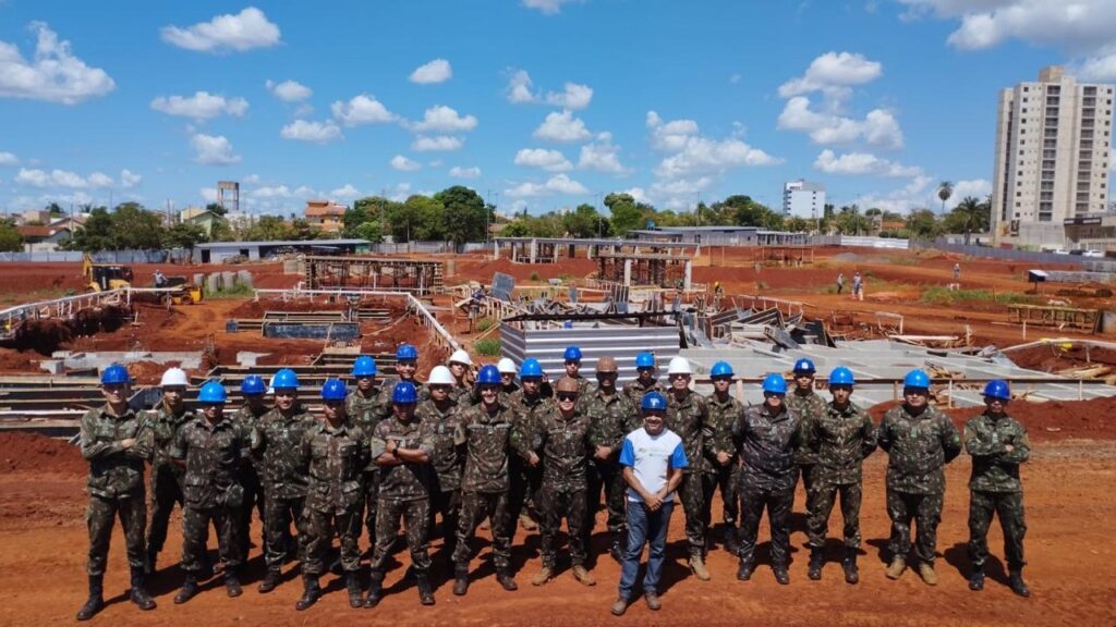 Olhar 67 - Estudantes visitam canteiro de obras do Condomínio Belas Artes