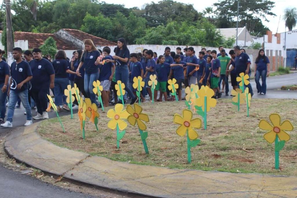 Crianças e jovens realizam passeata e denunciam violência em Corumbá 1 Olhar 67 - Crianças e jovens realizam passeata e denunciam violência em Corumbá