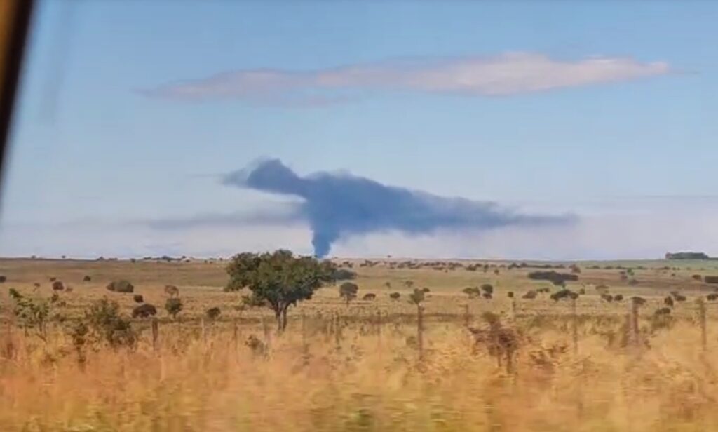 Olhar 67 - Acidente com carreta interrompe tráfego nos dois sentidos da MS-040