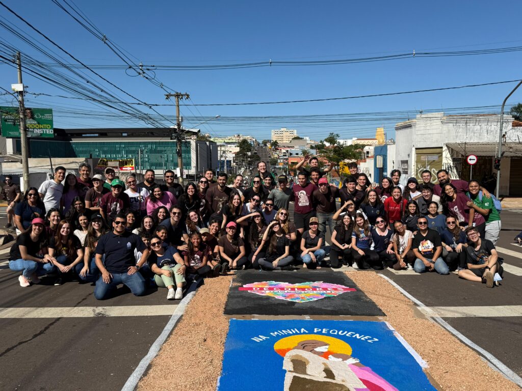 Olhar 67 - Fiéis celebram Corpus Christi e preparam tapetes para procissão pelas ruas de Campo Grande