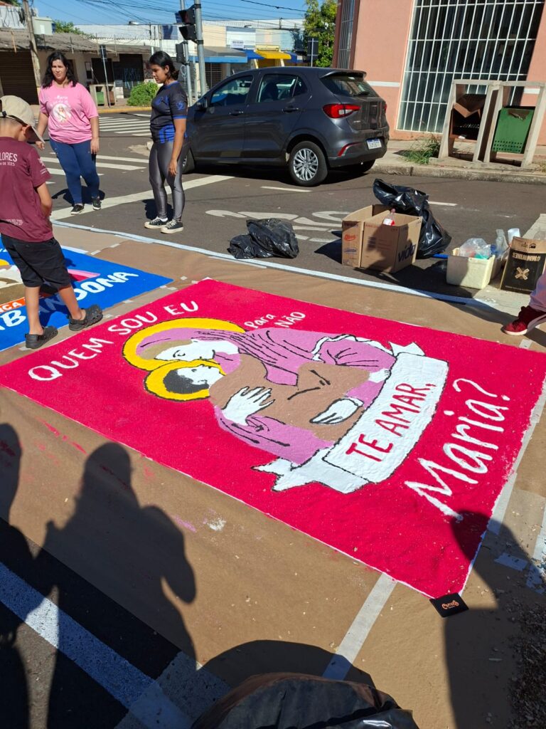 Olhar 67 - Fiéis celebram Corpus Christi e preparam tapetes para procissão pelas ruas de Campo Grande