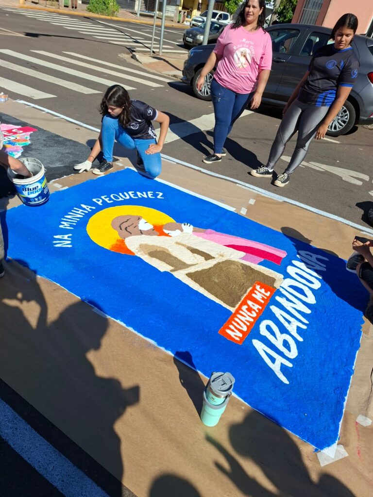 Olhar 67 - Fiéis celebram Corpus Christi e preparam tapetes para procissão pelas ruas de Campo Grande