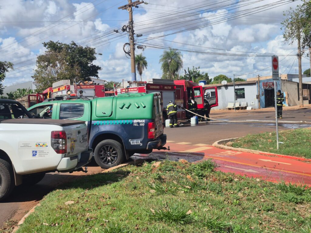 Olhar 67 - Empresa derrama querosene em rua e compromete córrego em área urbana