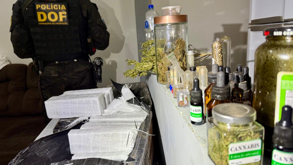 Olhar 67 - DOF localiza droga em casa vazia e encontram carro roubado em Ponta Porã