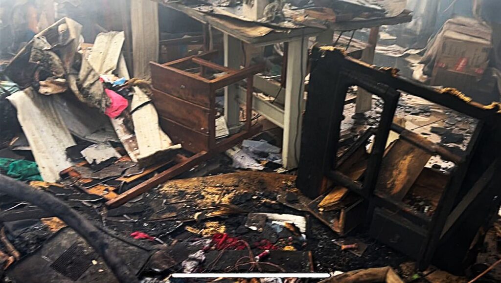 Olhar 67 - Incêndio atinge residência e destrói ateliê e depósito no bairro Mata do Jacinto