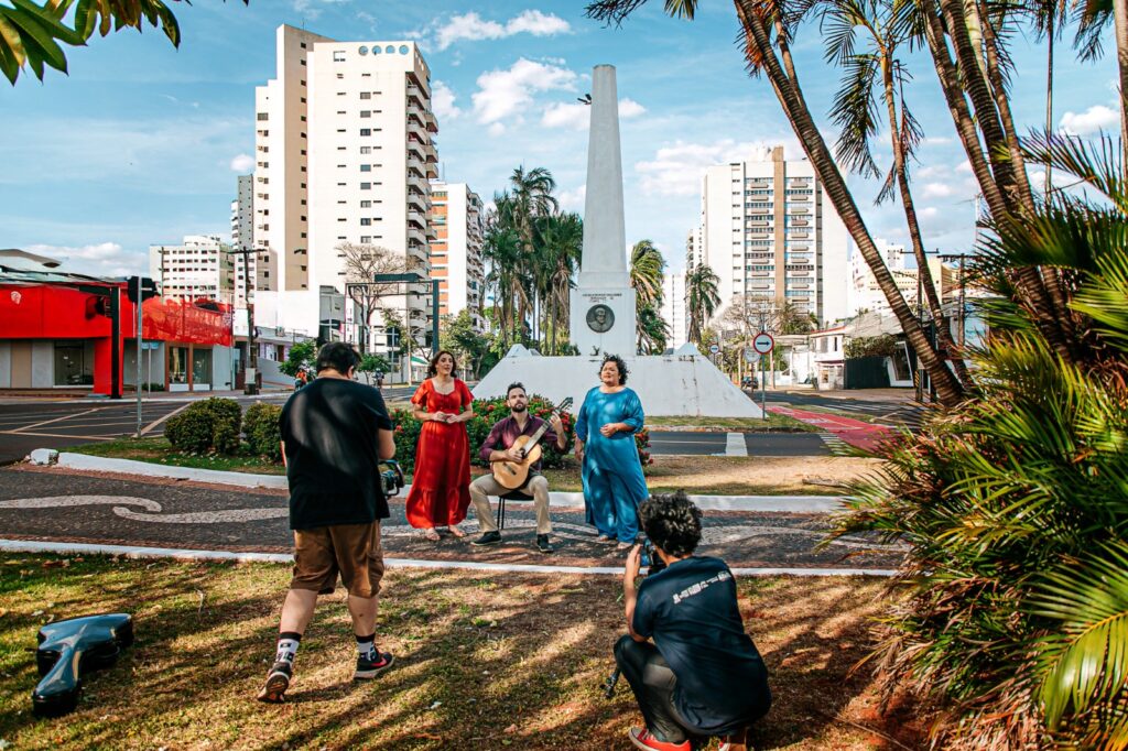 Olhar 67 - Trio Opus Vivare grava clipe de música clássica com cantoras inspirado na Avenida Afonso Pena