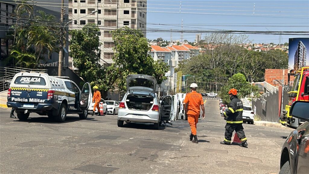 Olhar 67 - Motorista avança preferencial e provoca tombamento de veículo na Rua 7 de Setembro em Campo Grande