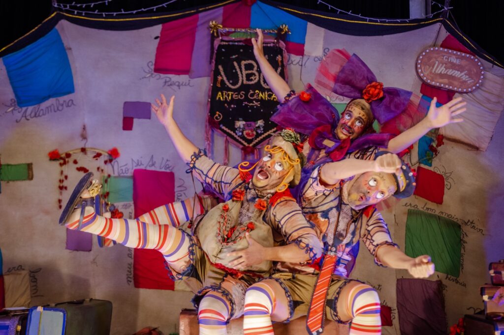 Olhar 67 - Escambo UBU encerra circulação em Ponta Porã com espetáculo na Praça Pedro Manvailer