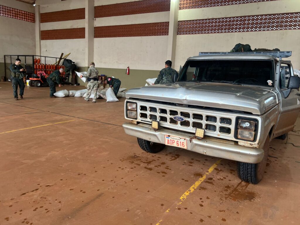 Olhar 67 - Traficantes abandonam caminhonete com mais de 1,2 tonelada de drogas em Pedro Juan Caballero