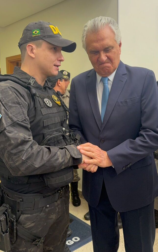 Olhar 67 - Governador de Goiás homenageia DOF por atuação no combate a crimes de fronteira