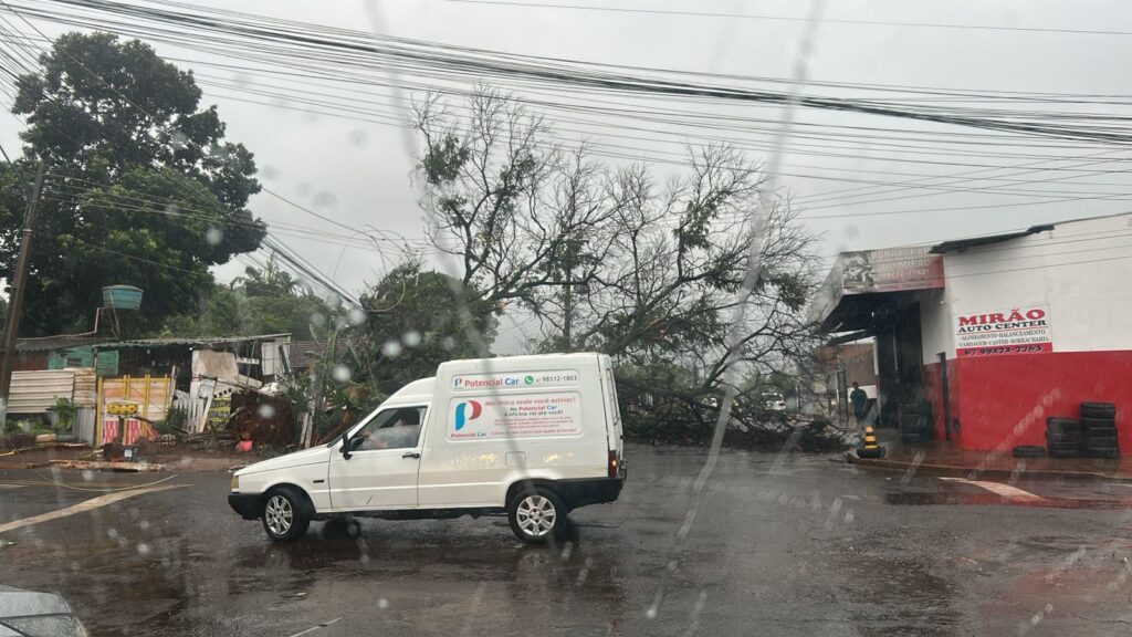 Olhar 67 - Chuvas e ventos fortes atingem o centro-sul de Mato Grosso do Sul e provocam acidentes