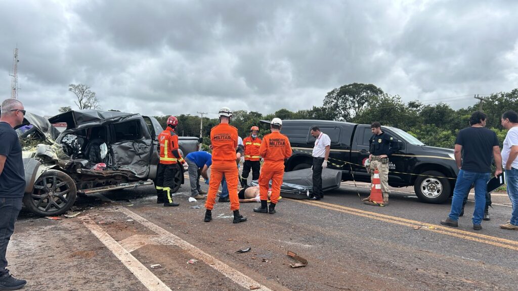 Olhar 67 - Colisão entre caminhonete e ônibus causa morte na saída de Campo Grande para São Paulo