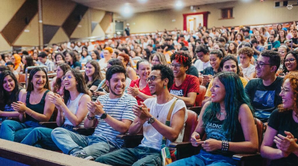 Olhar 67 - Festival da Juventude transforma UFMS em espaço de criação com oficinas de literatura, cinema, tecnologia e slam