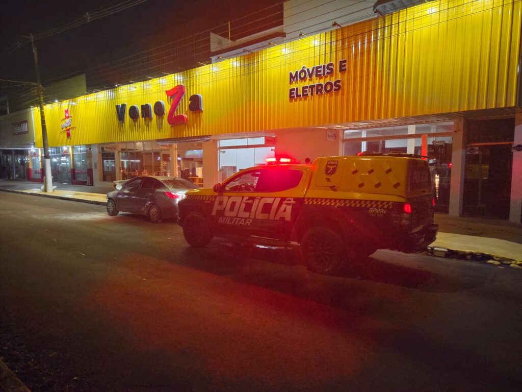 Olhar 67 - Fuga termina em colisão, loja invadida e prisão com 203 quilos de droga em Amambai