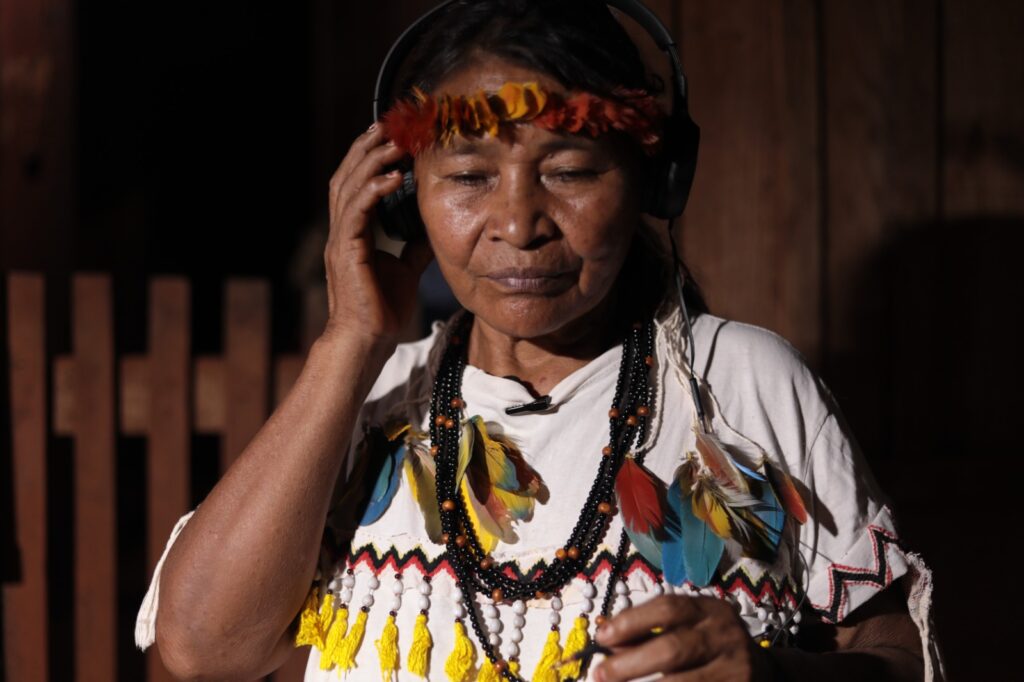 Olhar 67 - Álbum reúne rezadores Guarani e Kaiowá com artistas britânicos e chega a cinco mil lojas no mundo neste sábado