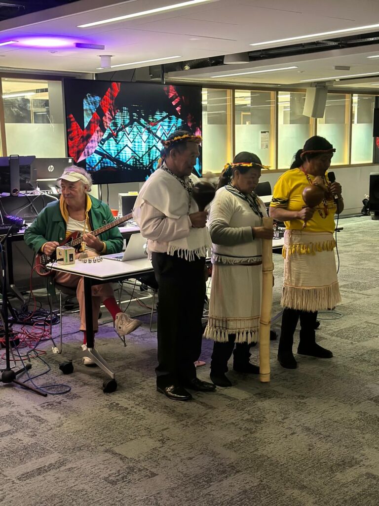 Olhar 67 - Álbum reúne rezadores Guarani e Kaiowá com artistas britânicos e chega a cinco mil lojas no mundo neste sábado