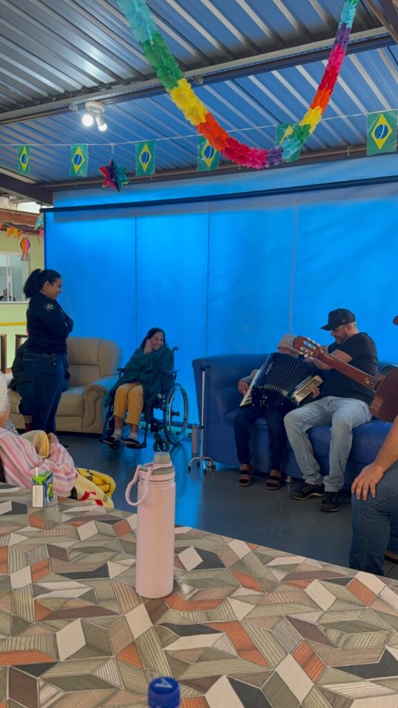 Olhar 67 - Policiais civis levam música, dança e orientações jurídicas a idosos em ação da Operação Virtude em Três Lagoas
